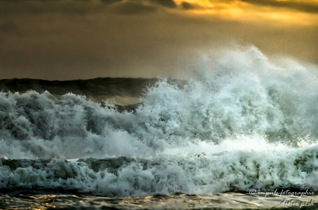 Waves at Piha beach 2